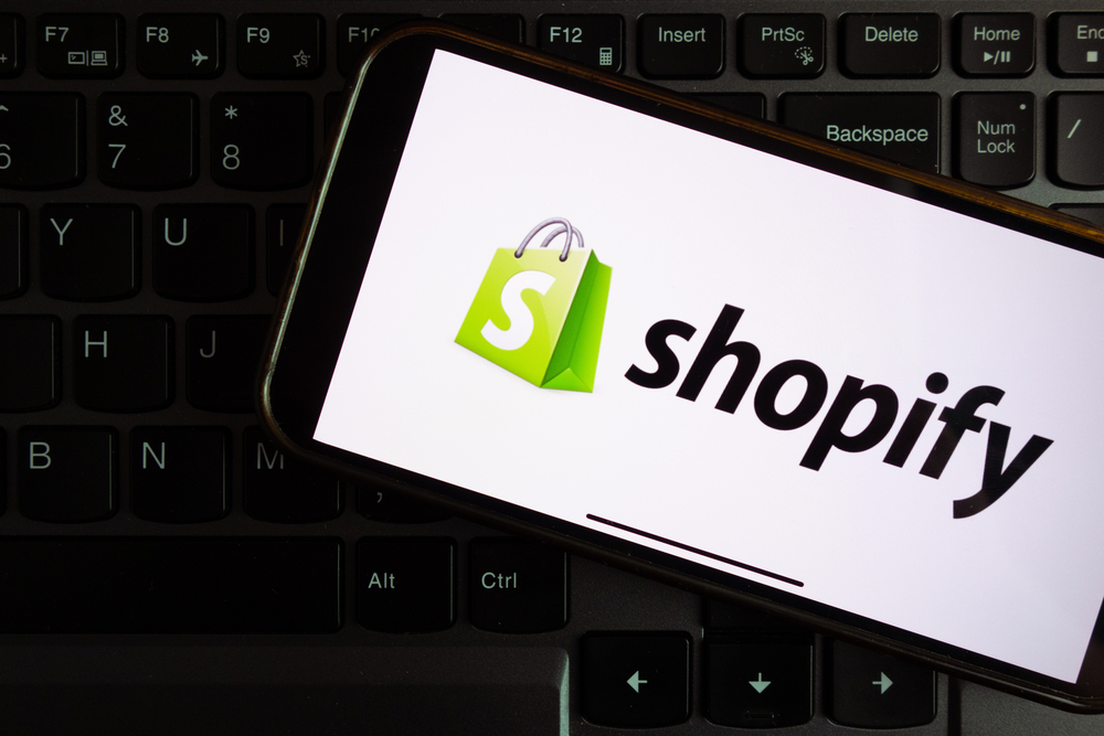 What are the Pros and Cons of using Shopify CMS?