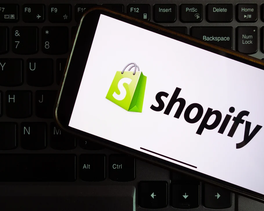 What are the Pros and Cons of using Shopify CMS?